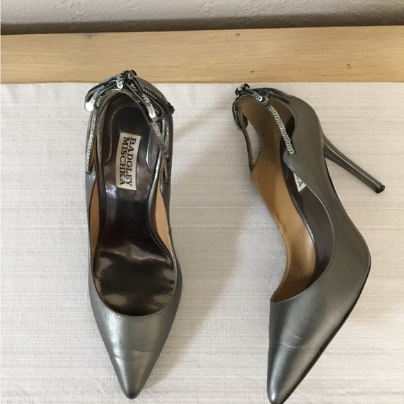 Badgley Mishka Metallic Bow Heels Size 8M - Picture 9 of 10